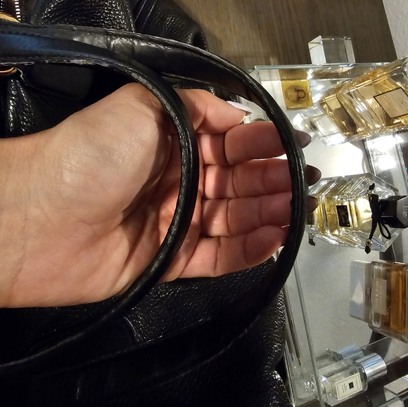 Gucci Tote...Make me a reasonable offer - Picture 3 of 7